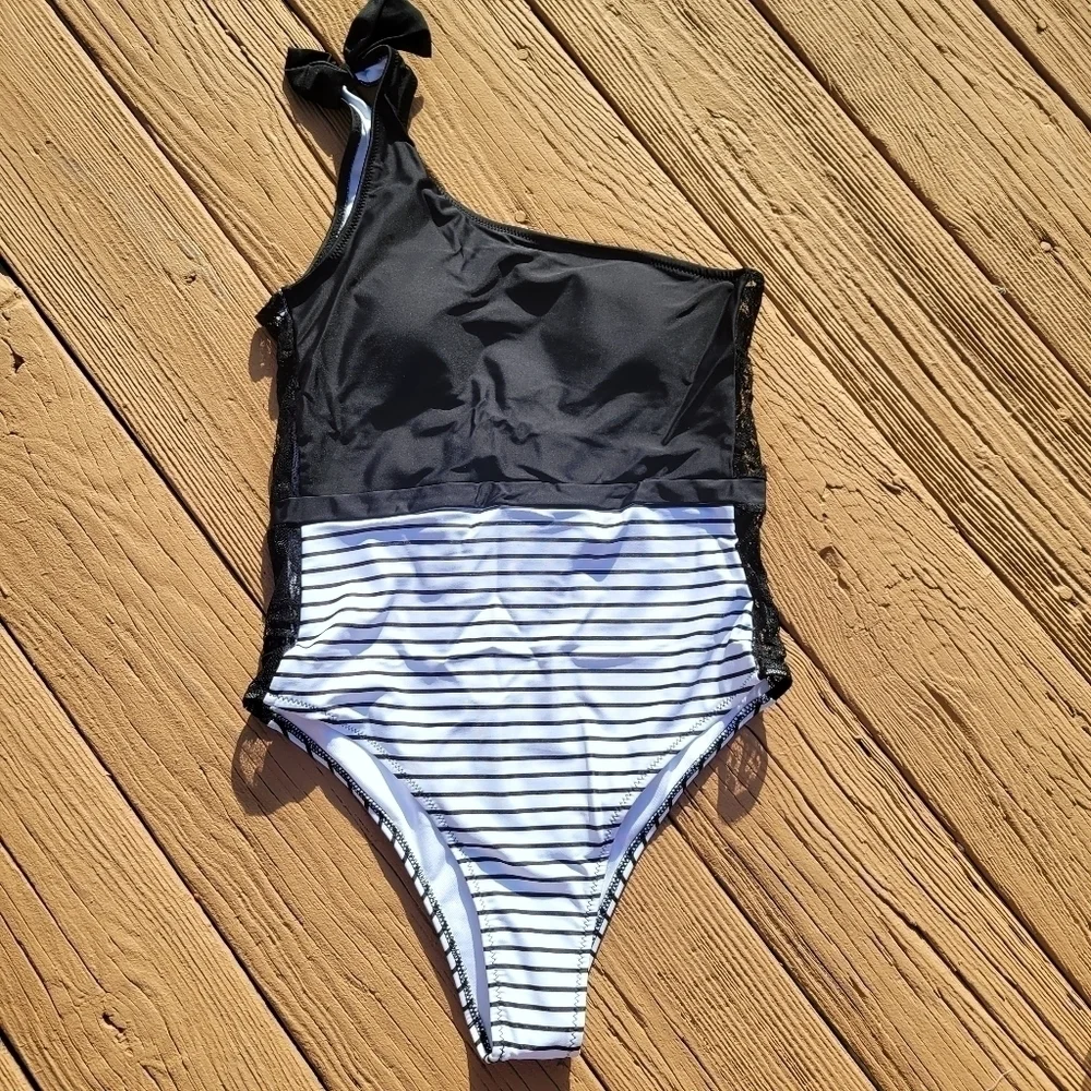 One Shoulder Side-Lace Swimsuit•LARGE - Picture 5 of 12